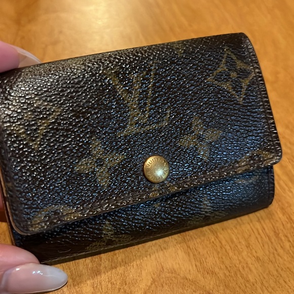 Louis Vuitton 5 Key Holder - Picture 2 of 10